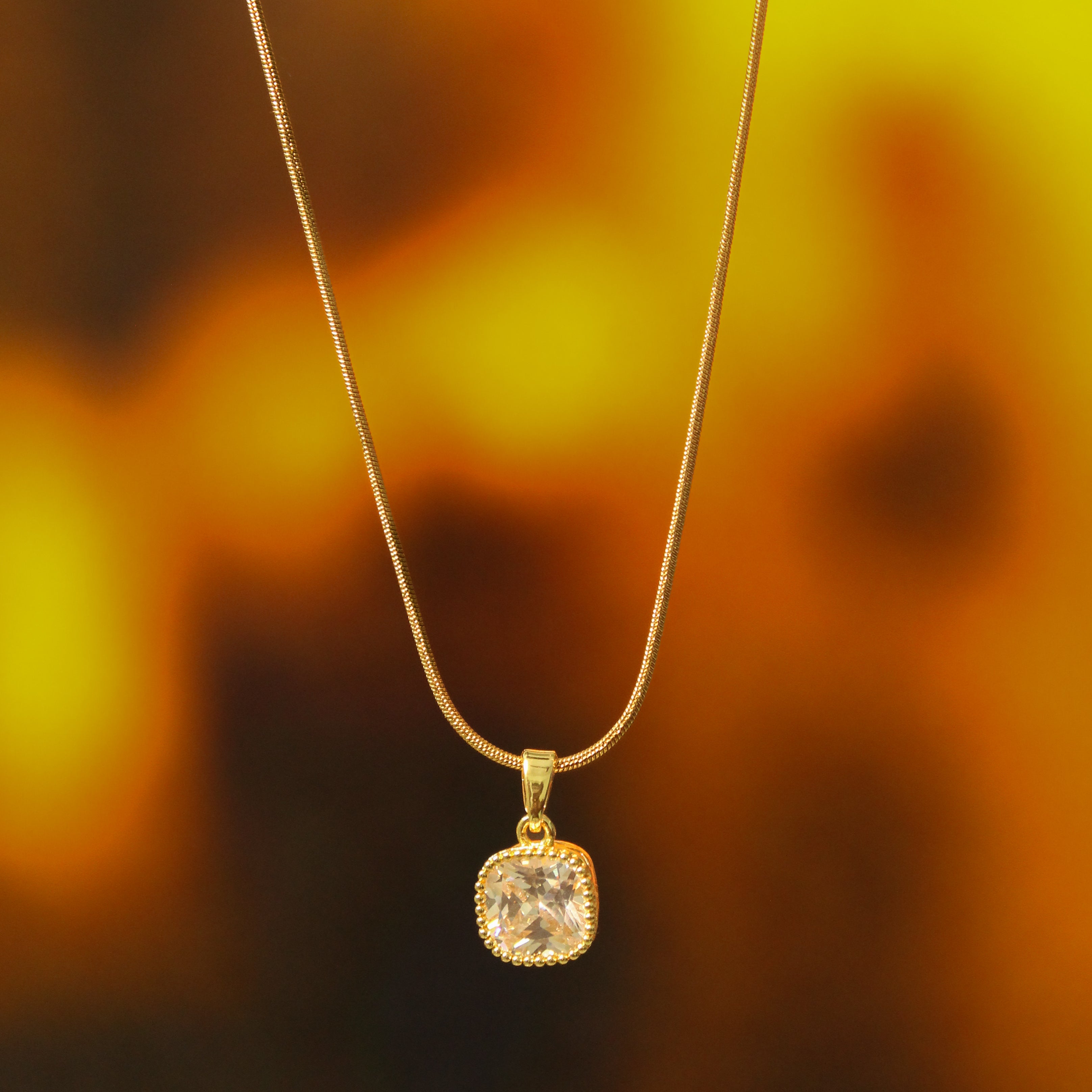 Solitaire pendant Anti-tarnish chain - House Of Tanaya