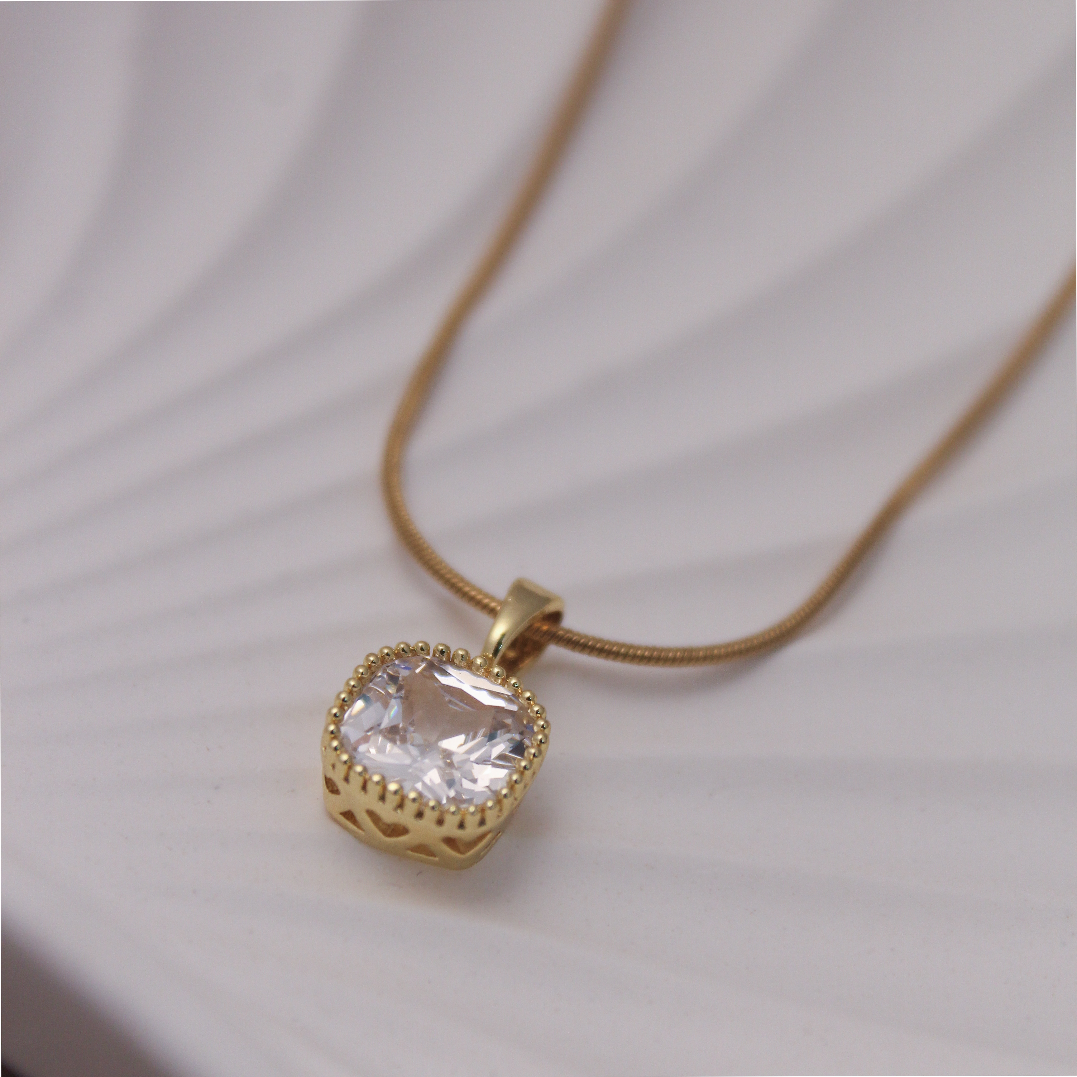 Solitaire pendant Anti-tarnish chain - House Of Tanaya