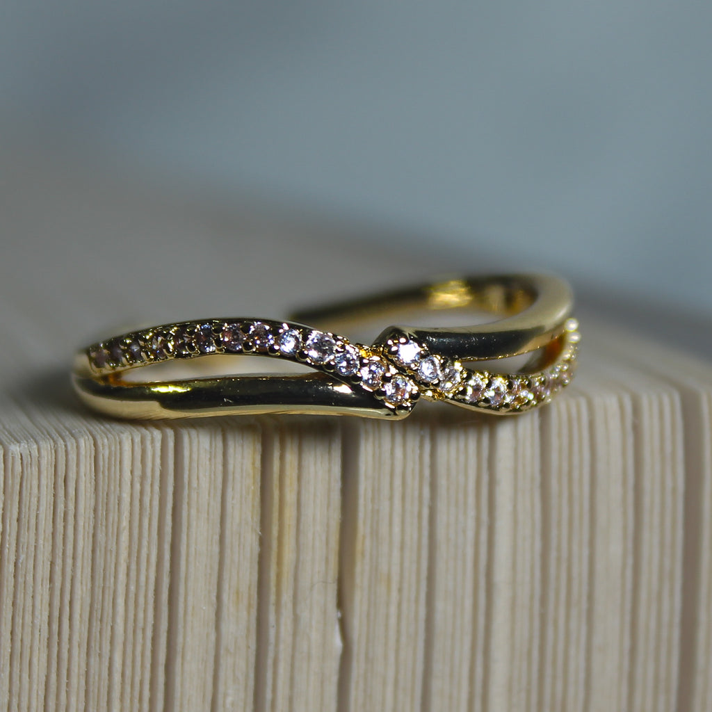 Eterna Twist Diamond Anti-tarnish adjustable Ring - House Of Tanaya