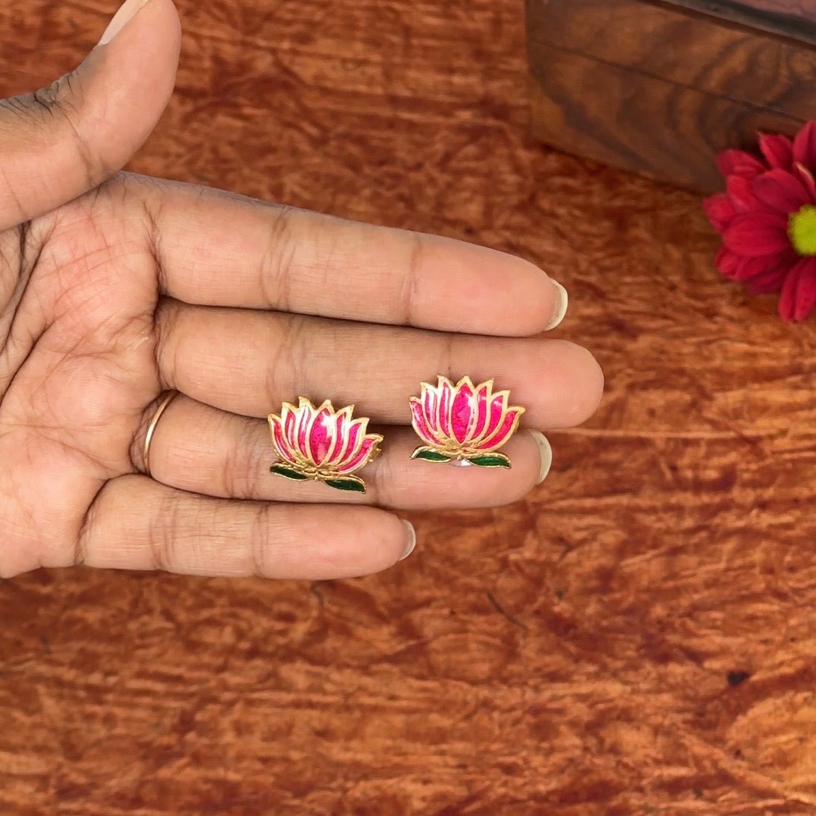 Lotus necklace with earrings - House Of Tanaya